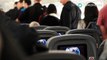 Un homme est resté debout pendant six heures dans un avion pour permettre à sa femme de dormir