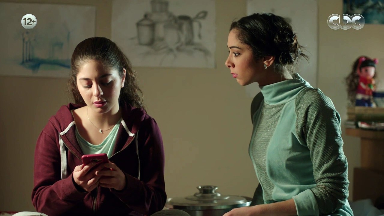 مسلسل كأنه إمبارح | "عارفة مين اللي يستاهل حبك؟ حلة المحشي دي".. لما تكوني مكتئبة بس أختك هي اللي عارفة ازاي تفرفشك