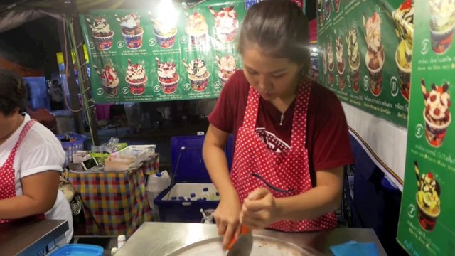 Thai Fried Ice Cream - Chocolate Oreo Ice Cream Rolls