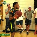 Neymar, basketboldaki hünerlerini sergiledi