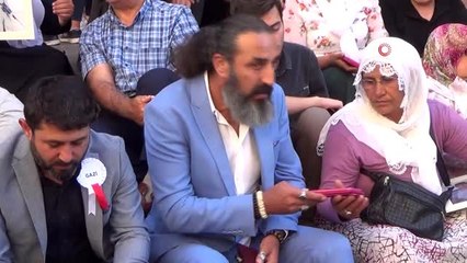 'Diriliş Ertuğrul' oyuncusu Hanifi Koç'tan ailelere destek ziyareti