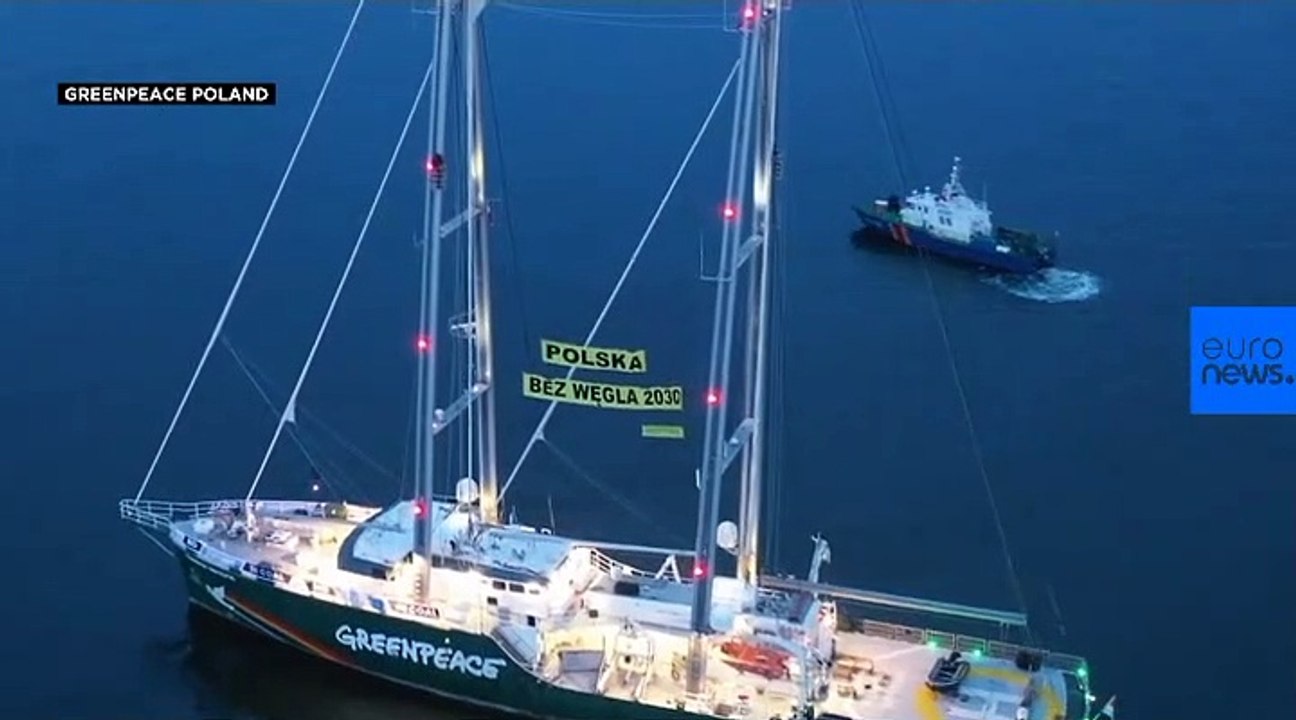 Watch: Polish officers smash windows of Greenpeace ship with sledgehammers