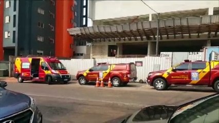 Homem cai de andaime em prédio na Rua Juscelino Kubitscheck