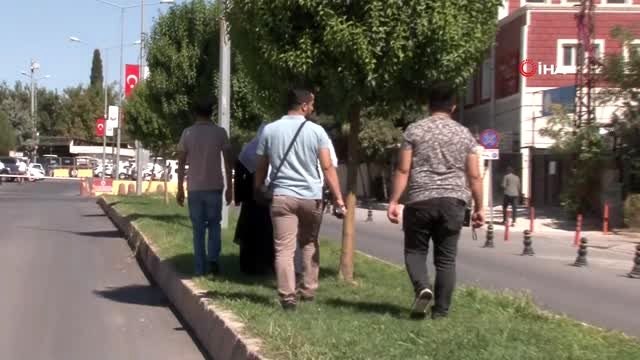 Kocası ve iki çocuğu kavgada ölen kadın oturma eylemi başlattı