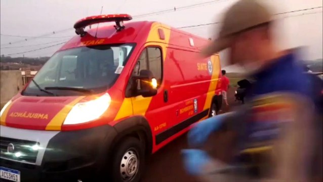 Batida entre carros deixa mulher ferida no Florais do Paraná