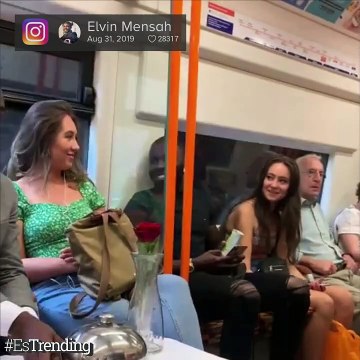 Nunca se sabe dónde encontrarás al amor de tu vida... ¿Qué tal con una cena romántica sorpresa en el metro?