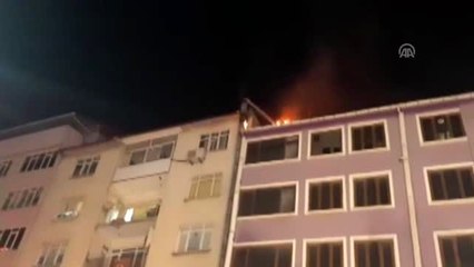 Yangına müdahale ederken düşen itfaiyeci yaralandı