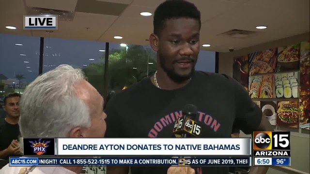 Deandre Ayton donates to hurricane relief i Bahamas, greets fans who donate groceries
