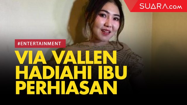 Ibunda Ulang Tahun, Via Vallen Hadiahi Banyak Perhiasan