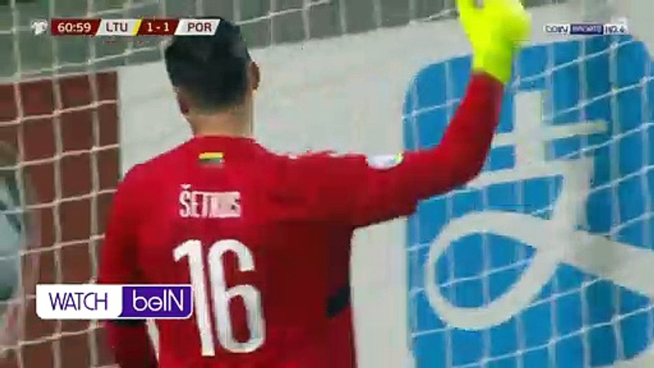 هدف كريستيانو رونالدو الكوميدي في مرمي ليتوانيا بتصفيات امم اوروبا