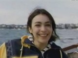 Adrienne Pauly dans un bateau