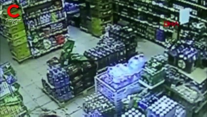Hoparlörü çalınan adam markette dehşet saçtı