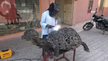 Lise öğrencisi genç kız, hurdalarla ‘dev kaplumbağa’ heykeli yaptı