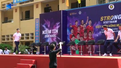 Những khoảnh khắc "Tình bể bình" của Đình Trọng và Văn Kiên | HANOI FC