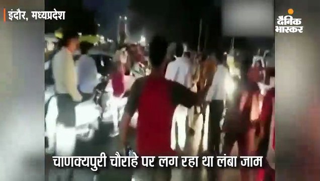 मंत्री जीतू पटवारी ने काफिला रोककर ट्रैफिक व्यवस्था संभाली