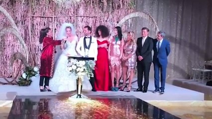 Aylin Coşkun düğünde mutluluktan dağıttı