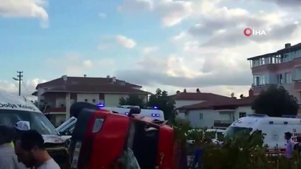 Ögrenci servisi ile işçileri taşıyan minibüs çarpıştı: 5 yaralı