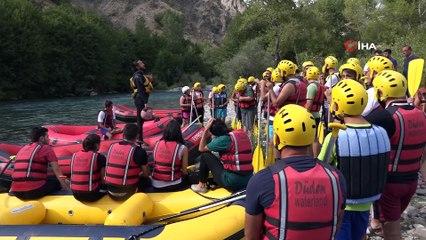 Kanserle mücadeleye dikkati Raftingle çektiler