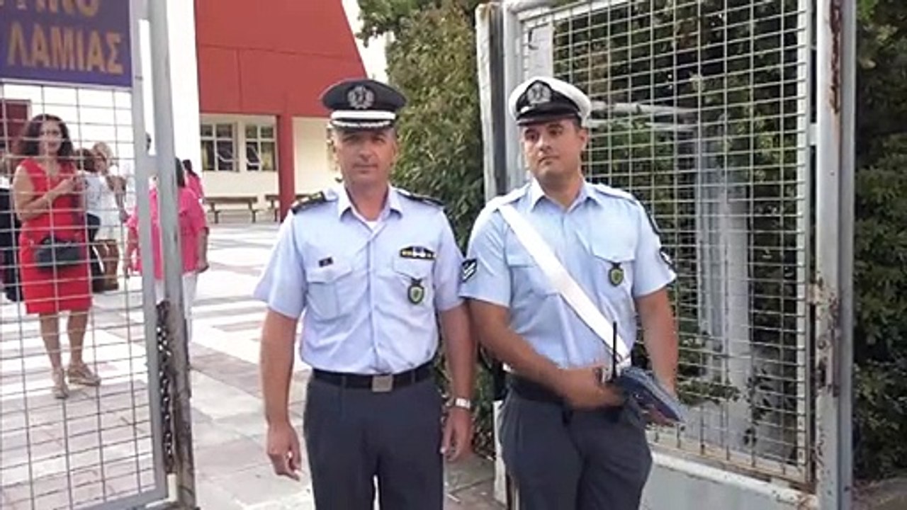 Ενημερωτικά φυλλάδια με συμβουλές οδικής ασφάλε...
