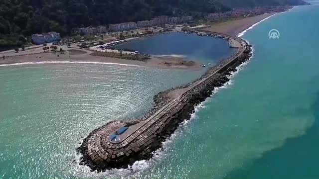 Barınağın ağzı kum dolunca balıkçılar denize açılamadı