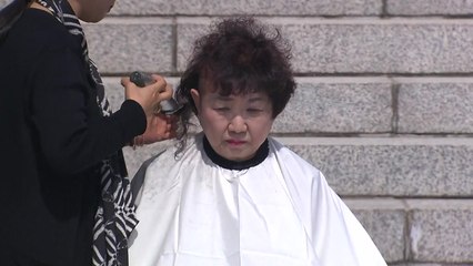 한국당 박인숙도 삭발..."조국 해임하고 국민께 사과하라" / YTN