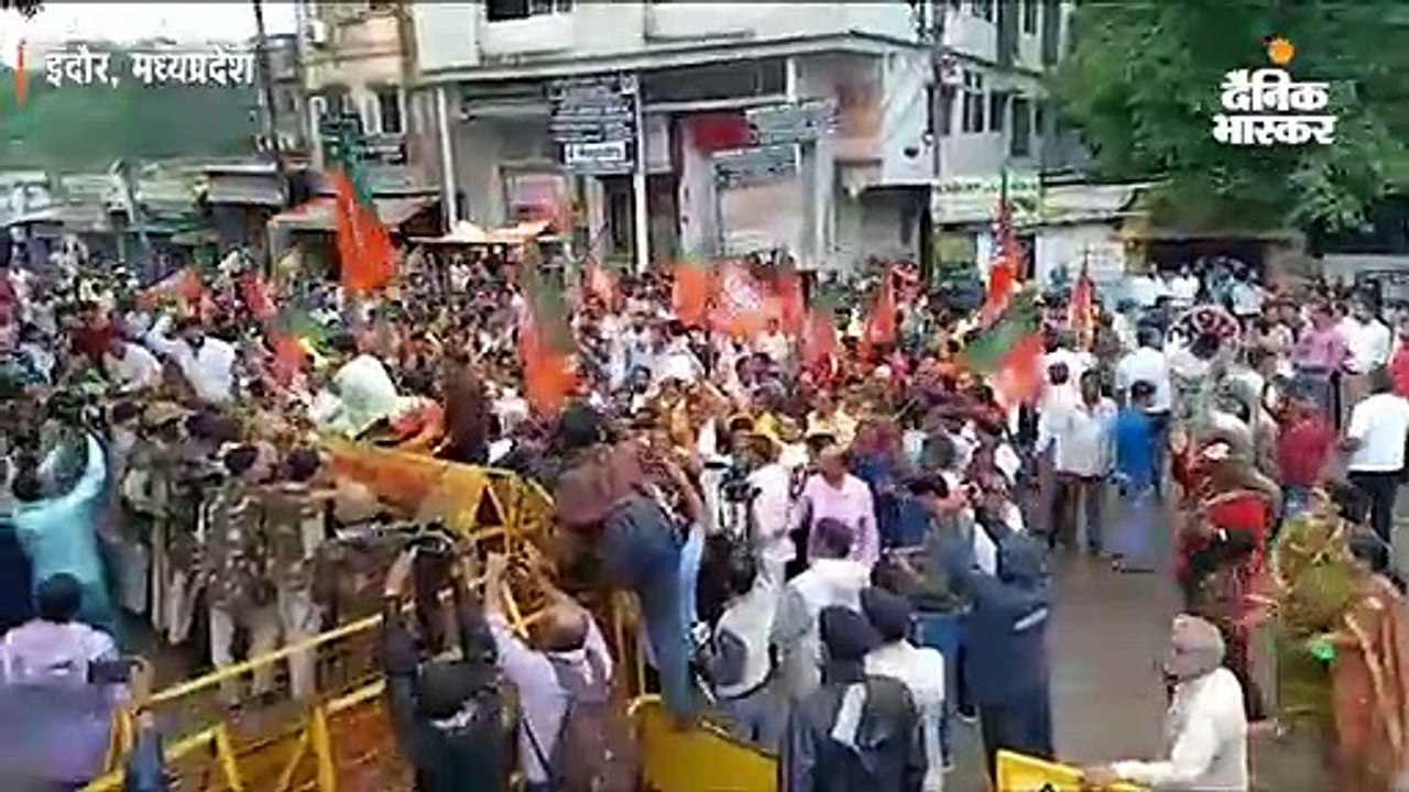 भाजपा कार्यकर्ताओं ने पुलिस-प्रशासन को दिखाया ब...