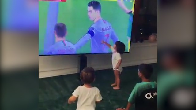 La réaction touchante des enfants de CR7 lors de son quadruplé