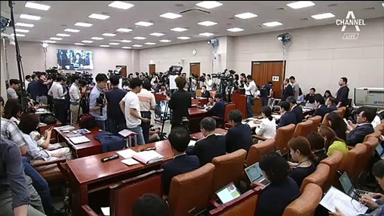 조국, 특수부 축소 시동…“검찰 직접 수사 줄여라”