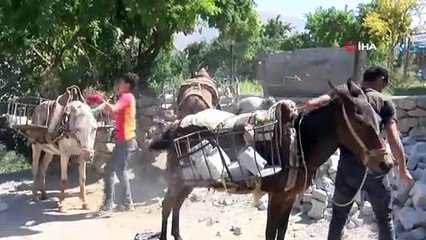 - Araçların giremediği yerlere katırlarla taş taşındı