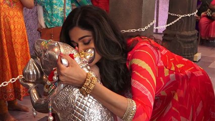 Shilpa Shetty's sister Shamita Shetty seeks blessings from Andhericha Raja | FilmiBeat