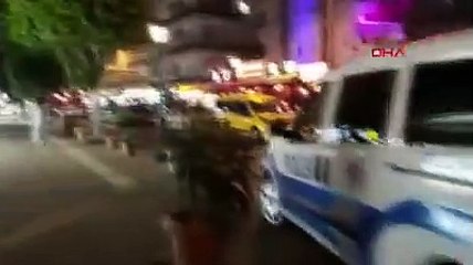Kuyumcudan altın zincir çalmaya çalışırken yakalandılar