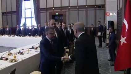 Cumhurbaşkanı Erdoğan Belediye Başkanları ile Tek Tek Tokalaştı