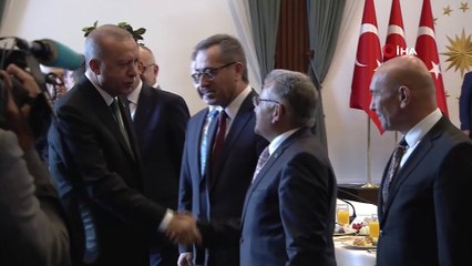 Cumhurbaşkanı Erdoğan: 'Özellikle terörle arasına mesafe koymuş başkanlarımızla bir arada olmaktan mutluluk duyuyorum'