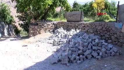 Siirt köy yollarına döşenen parke taşları için katırlar kiralandı