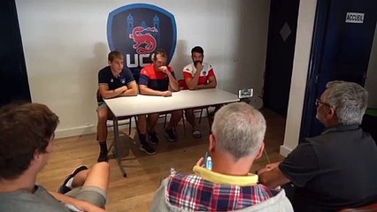 L'entraîneur de Cognac offre des fleurs aux journalistes