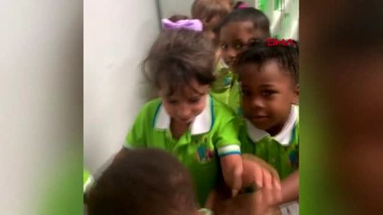 Dorian kasırgası'ndan kurtulan çocuğa okulda sıcak karşılama