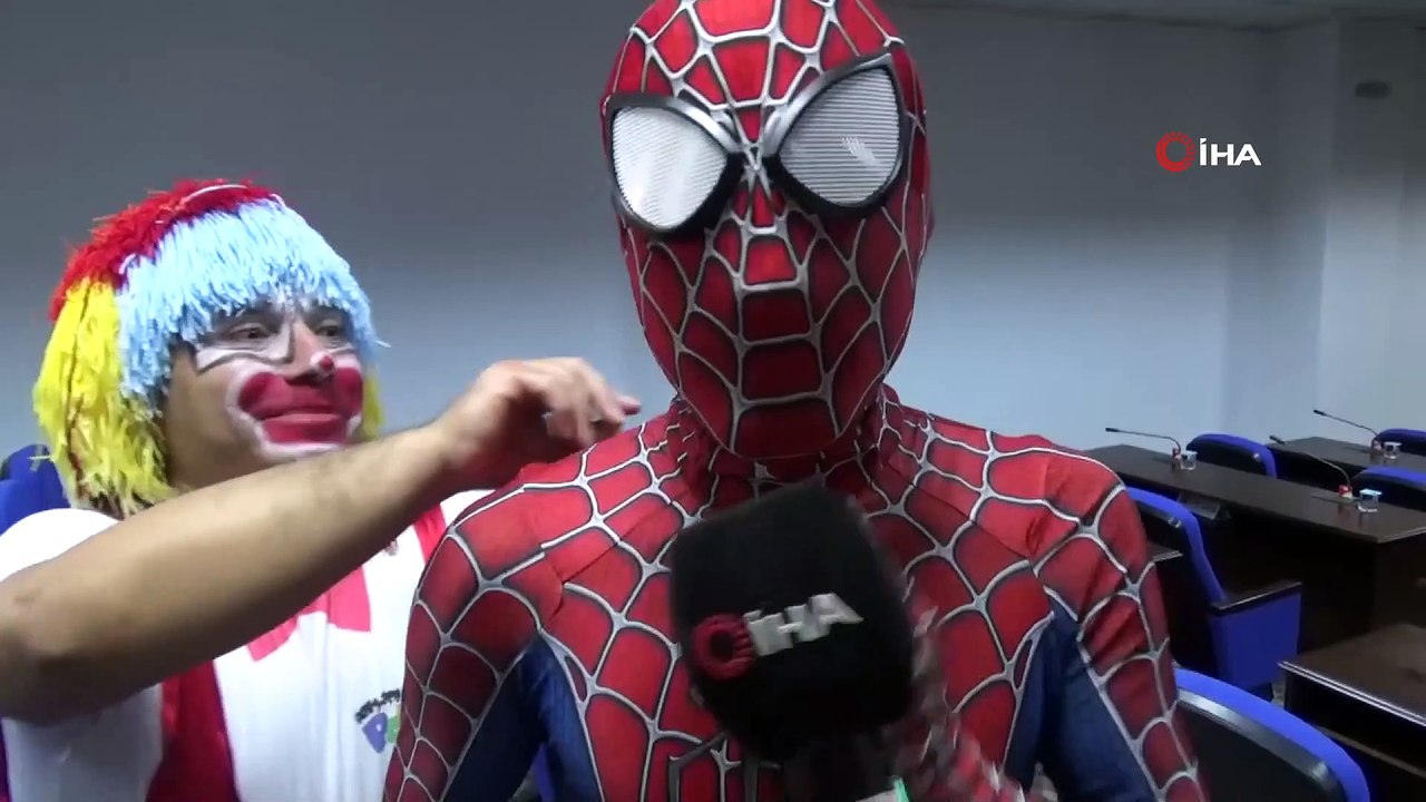 “SpiderRoman”...Sosyal medyanın yeni fenomeni, Roman havası oynayan 'Örümcek Adam' İhlas Haber Ajansı'na konuştu