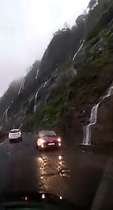 ஆகா எத்தனை அழகு பார்க்க ஆயிரம் கண்கள் வேண்டும்