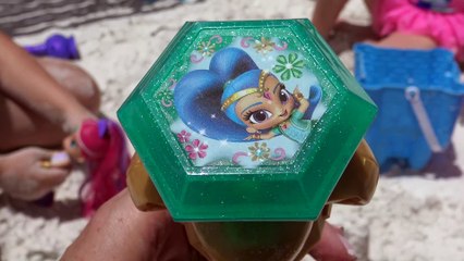 Shimmer e Shine - Passeando e Curtindo a    Praia