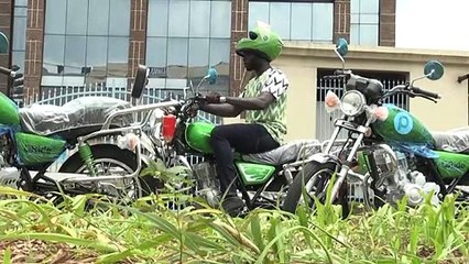 خدمة دراجات الأجرة في نيجيريا سوق مزدحم ومفتوح