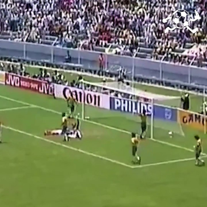 "Le but de Zidane contre Leverkusen, je ne le comprends pas. On dirait qu'il a trois hanches"   Découvrez l'interview "Première fois" de Disiz La Peste