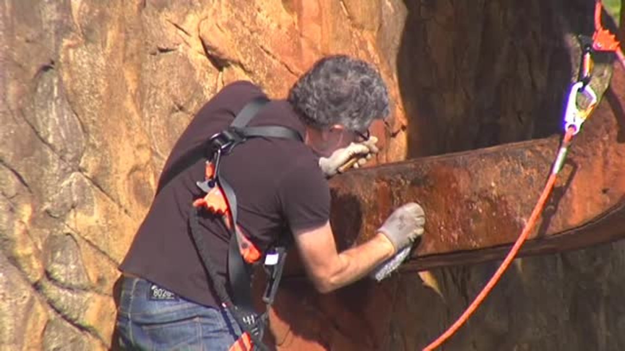 El Peine del Viento sin lazos amarillos