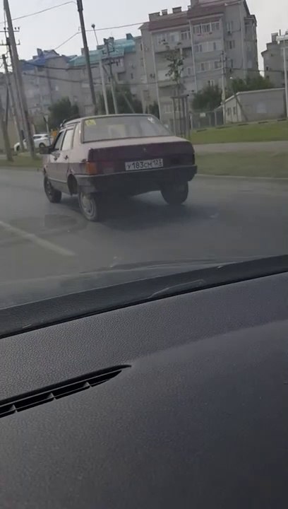 Mais comment cette voiture peut-elle encore rouler