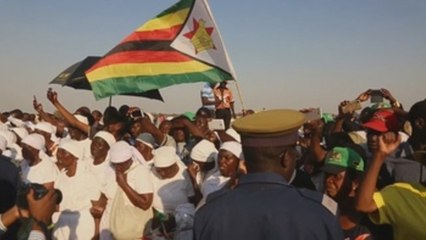 El féretro del expresidente Robert Mugabe llega a Zimbabue