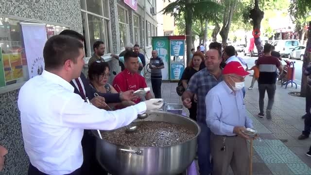 Burdur Belediyesinden 2 Bin 500 kişilik aşure