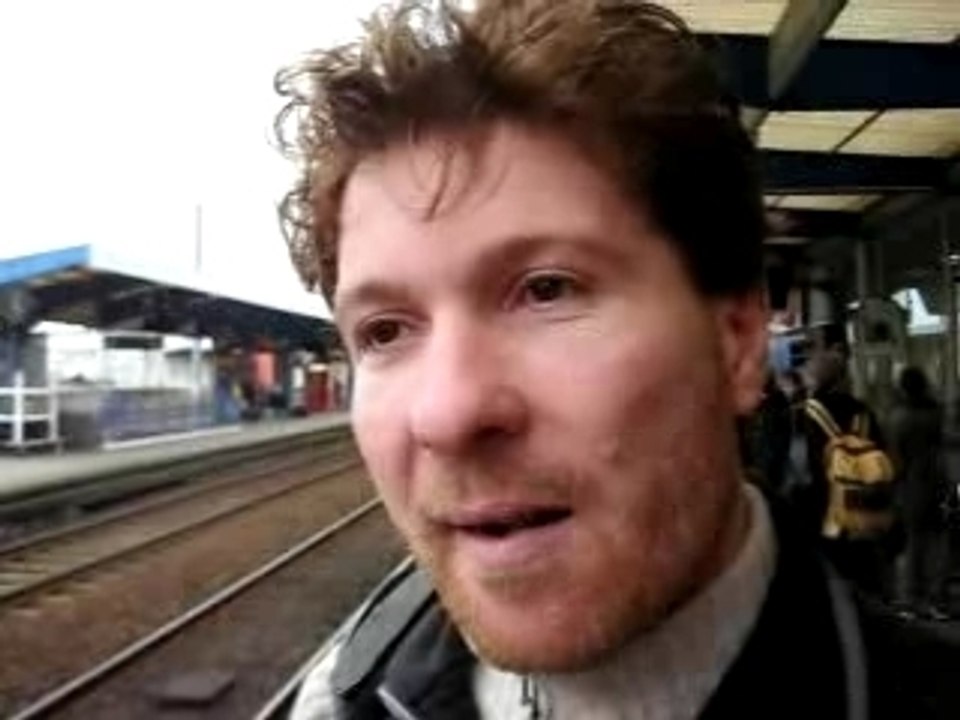 Debriefing sur le quai de la gare le 3 fevrier 2008