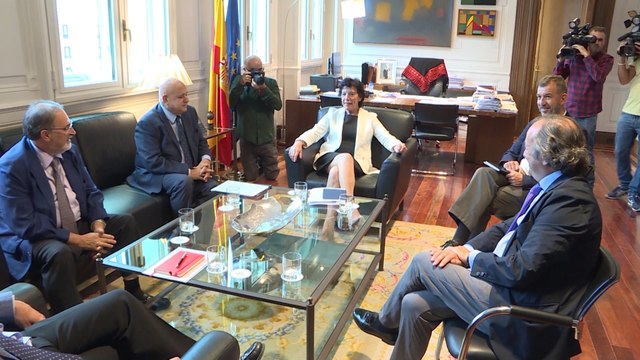 Los editores de libros de texto dicen ahora que no reciben presiones políticas