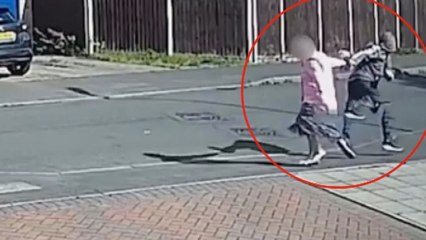 Yaşlı kadının çantasını çaldı!