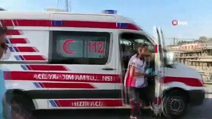 Beylikdüzü'nde öğrencileri taşıyan minibüs takla attı
