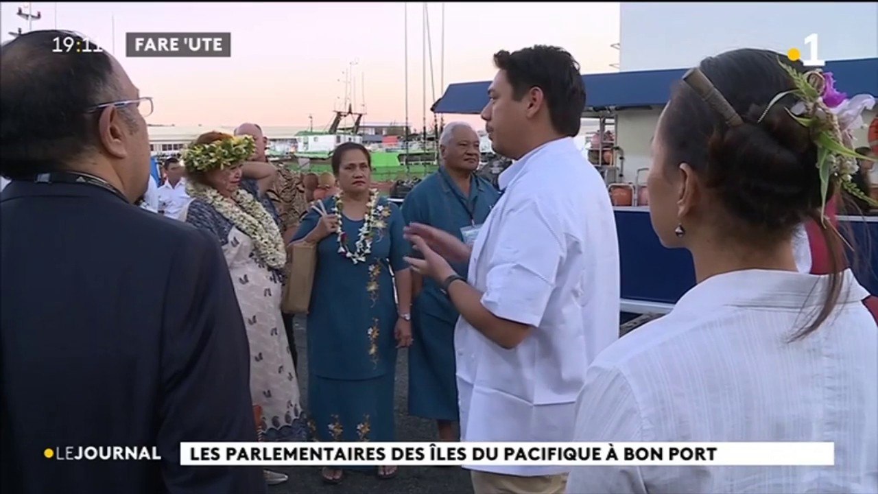 Les parlementaires du Pacifique visitent le port de pêche de Papeete